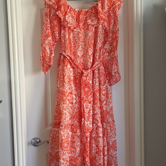 NWT Easel Medium Orange & White Paisley Off-Shoulder Ruffle Maxi Dress - Picture 4 of 8